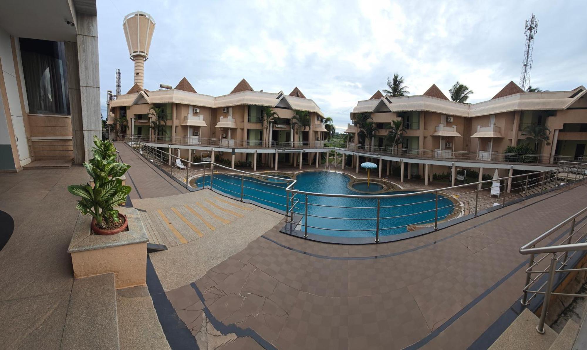 Royal Orchid Central Kireeti Hampi, Hospet Exterior foto